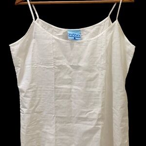 Cake Couture sleeveless shell. 100% cotron. Perfect condition. Size M/L